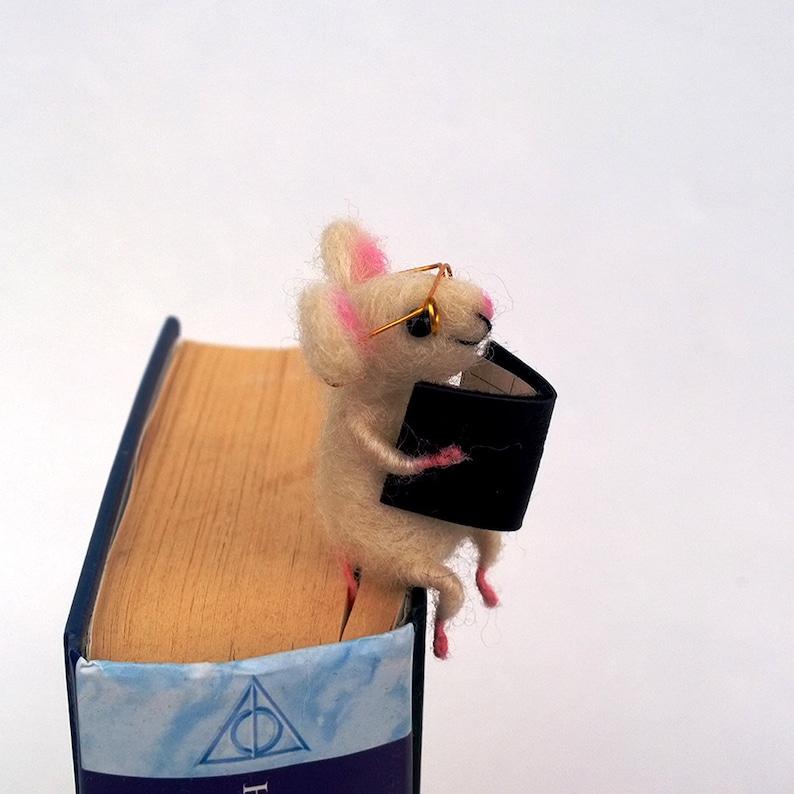 Mouse bookmark glasses book lover Reading white tiny mouse Animal gift Whimsical Waldorf soft figurine Back to school Miniature animal image 3