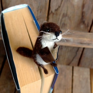 Funny otter bookmark, needle felted river otter figurine otter lovers gift, funny gift, unique bookmark, otter gift, book mark accessory image 1