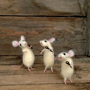 Dollhouse mice miniature singers Felted mouse mini Collectable organic gift Waldorf toy Woolen funny animal Music players mouse Unique idea image 1