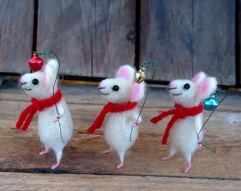 Felted Mouse Miniature Christmas mouse with bell Mini animal Needle felt Xmas Mice Cute gift Collectible Dollhouse Woolen soft sculpture