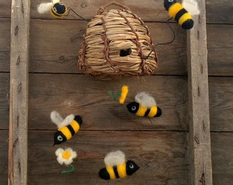 Bumble bee hanging baby mobile, beehive wall hanger, Children mobile Waldorf inspired, Eco friendly kids room decor, Mobile woodland crib,