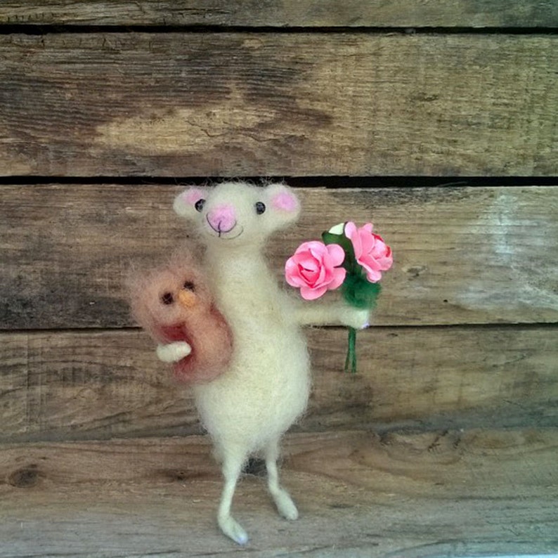 Needle Felted Mouse Miniature owl Bouquet Doll house decoration Wool felted mouse Valentines day gift Felt Woodland white mice Waldorf image 2