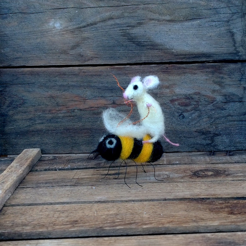 Miniature felt mouse riding bumble bee Needle felt whimsical | Etsy