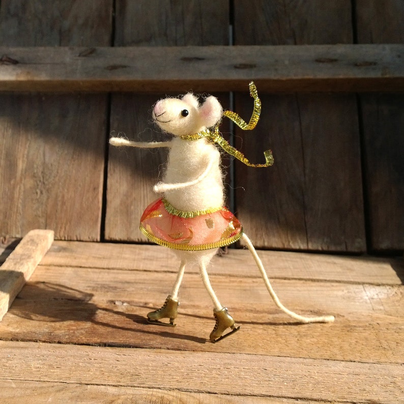 Ice skating felt mouse Skater figurine Cute needle felt mouse Dollhouse Waldorf animal Holiday décor Funny whimsical soft sculpture handmade image 5