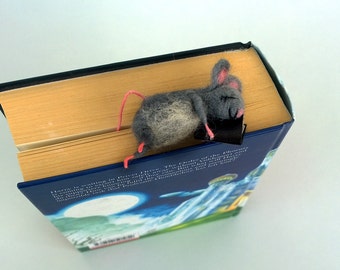 Miniature mouse bookmark sleeping, book lovers gift, children gift, book worms gift, Christmas present, original gift, father men gift
