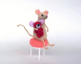 Felt mouse, Felt animal, White woolen mouse, Mouse with pet, Miniature animal, Cute mouse, Felted mouse, Gift idea, Art doll, Eco friendly,