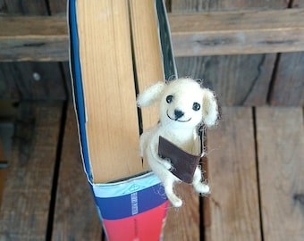 Chien bookmark livre amoureux cadeau Feutre chien Poupée en laine Retour à l’école Waldorf miniature Cadeau mignon Amoureux du livre Figurine unique signet labrador