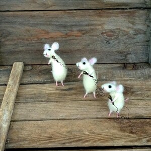 Dollhouse mice miniature singers Felted mouse mini Collectable organic gift Waldorf toy Woolen funny animal Music players mouse Unique idea image 5