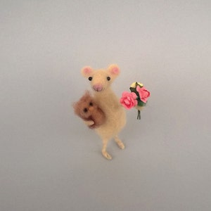 Needle Felted Mouse Miniature owl Bouquet Doll house decoration Wool felted mouse Valentines day gift Felt Woodland white mice Waldorf image 5