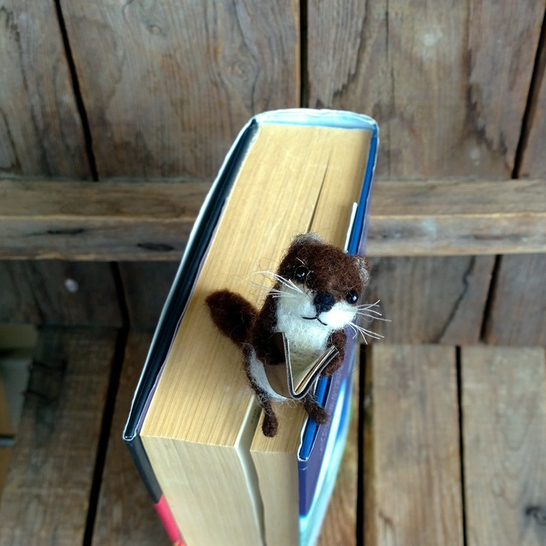 Funny otter bookmark, needle felted river otter figurine otter lovers gift, funny gift, unique bookmark, otter gift, book mark accessory image 2