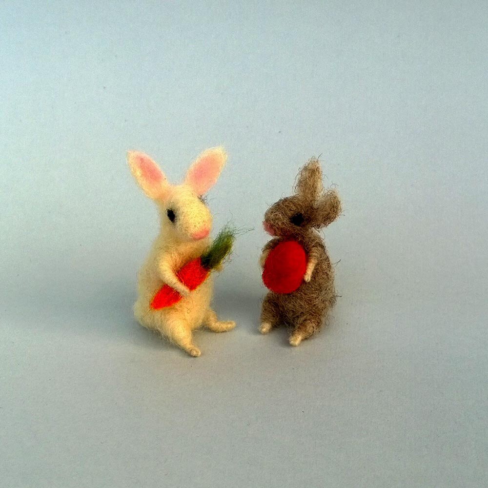 Felt Bunny Miniature Animal Easter Decoration Bunny and Carrot Needle ...