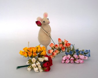 Needle felted mouse Valentines day gift day Mouse Love ornament Dollhouse Felt mice Woolen figurine Felt Woodland Waldorf sculpture