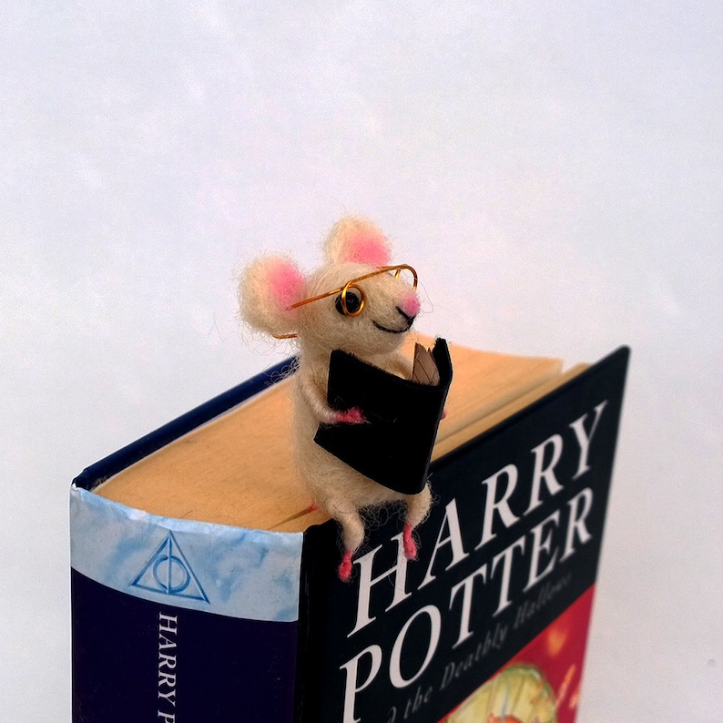 Mouse bookmark glasses book lover Reading white tiny mouse Animal gift Whimsical Waldorf soft figurine Back to school Miniature animal image 2