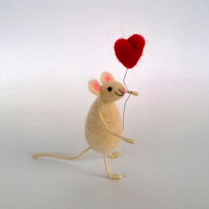 Felt mouse red heart balloon Valentine's day gift Handmade Soft sculpture Animal in love Woodland Decor Woolen DollHouse Waldorf inspired image 5