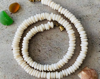 Vintage 1970s-1980s Puka Shell Choker Necklace 16.5” | Naturally Tumbled by the Ocean, Original Brass Clasp
