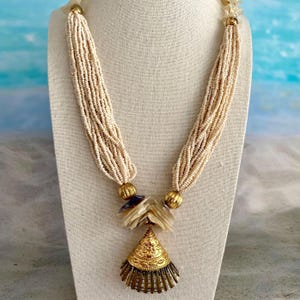 Vintage Shell Pendant Necklace: 90s Beach Statement with Seed Beads