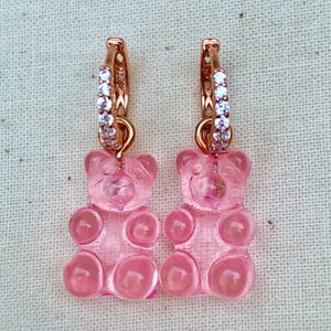 Lyxiga, eleganta handgjorda örhängen i massivt 925 silver med gummibjörn, roséguldpläterade. Hög kvalitet.