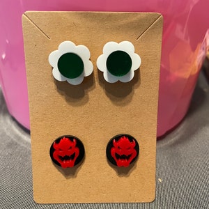 Daisy studs Bowser studs