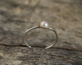 925 Silver ring with pearl, thin ring, elegant, minimalist, stackable ring.