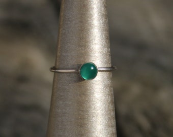 925 Silver ring with green onix, thin ring, elegant, minimalist, stackable ring.