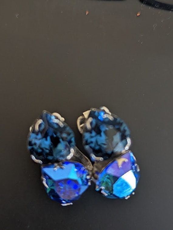 Beautiful Vintage Weiss Clip Earrings