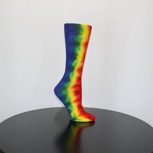 Calzini di bambù, calze tubo Rainbow Rayon, calzini tinti a mano, calze tie dye, calze giallo rosso e blu, calzini a righe, calzini di bambù per adulti