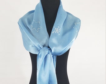 Snow Flake sjaal zijde satijn sjaal, blauwe satijnen sjaal, Snowflake satijnen sjaal, baby blauwe zijden sjaal, Snow Flake batik sjaal, brede zijden sjaal