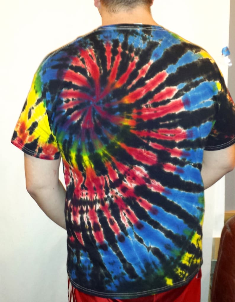 how do you do a swirl tie dye shirt