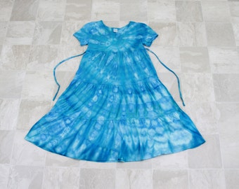 3 hiérarchisé la robe à volants, manches courtes tie dye robe, les filles tie dye robe, robe bleu à spirales, Tiered robe swing,