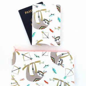 Bolsa de maquillaje con diseño de perezoso colgante, estuche para lápices, bonita cartera con cremallera, regalo de viaje para niña o mujer, también disponible en conjunto con funda para pasaporte.