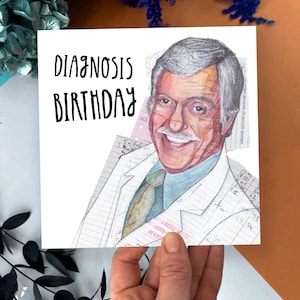 Carte d'anniversaire de meurtre de diagnostic | Cadeau de fan de Dick Van Dyke | Carte d'anniversaire drôle de docteur | Salutation d'émission de télévision classique | Carte comédie mystère rétro
