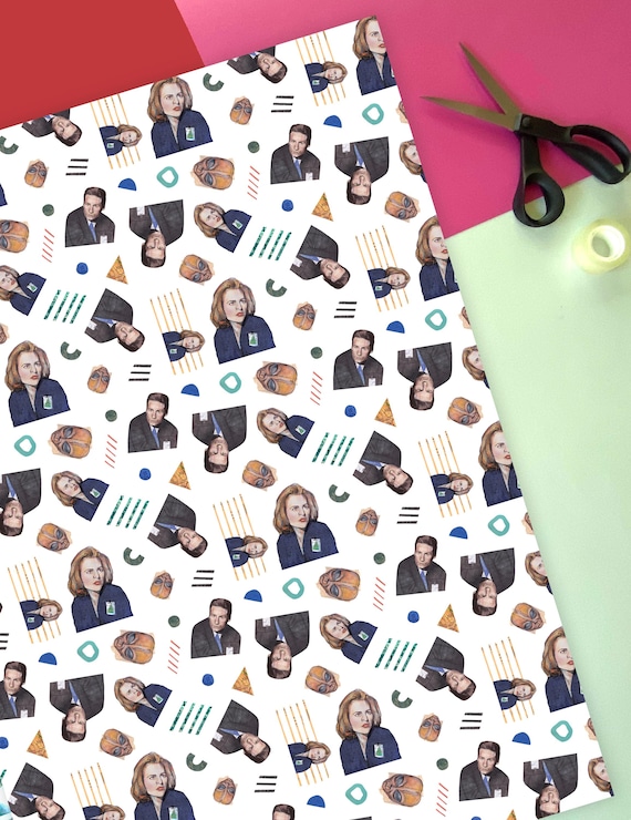 X-Files Wrapping Paper – Mulder & Scully 90s Gift Wrap for Conspiracy Theorists, Sci-Fi Fans