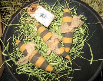 Primitive set of Summer Bumble Bees with grass and tag.