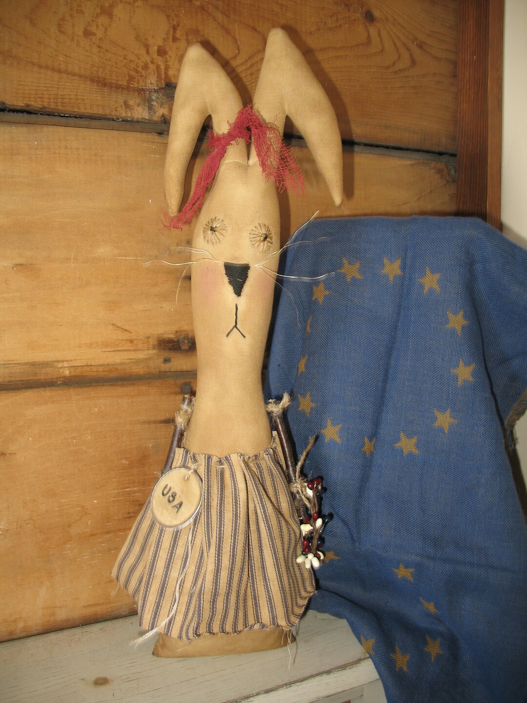 Primitive Americana Bunny Rabbit W/ Patriotic Red, White and Blue Pip ...