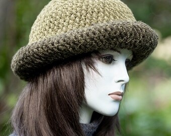 Handcrafted Chunky Wool Cloche Hat for Women – Warm Cable Knit Winter Beanie with Stylish Design
