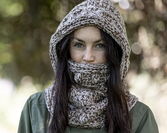 Handmade Chunky Knit Hooded Wool Shawl – Cozy Winter Wrap Scarf