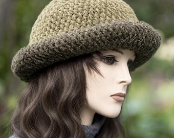 Handcrafted Chunky Wool Cloche Hat for Women – Warm Cable Knit Winter Beanie with Stylish Design