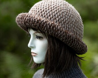 Handcrafted Grey Wool Cloche Hat with Chunky Cable Knit Brim - Stylish Winter Accessory for Women