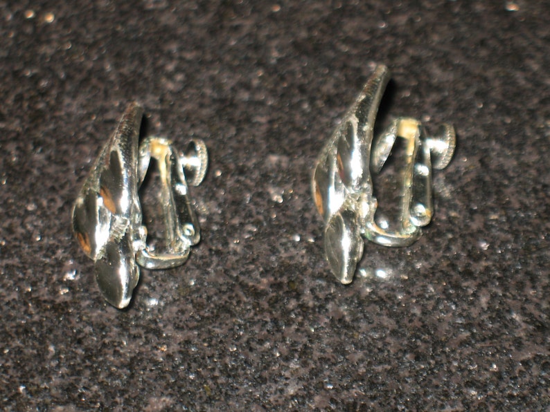 Vintage Coro Art Deco Infinity Hearts Silver Tone Clip On Earrings