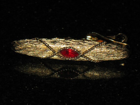 Vintage Red Marquis Rhinestone Heavy Gold Tone  T… - image 3
