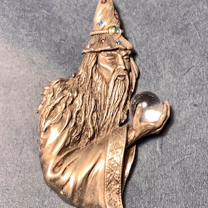 Broche grande de mago de peltre con diamantes de imitación