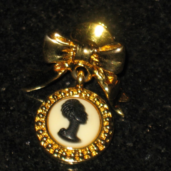 Vintage Coreen Simpson signed Black Cameo Lapel Pin