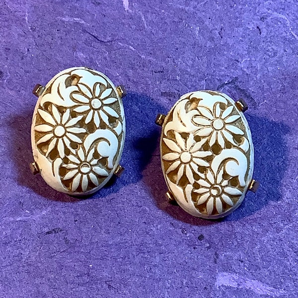 Selini Floral Cabochon Gold Clip On Earrings