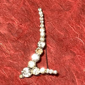 Broche Vintage com Strass Letra L ou Marca de Verificação