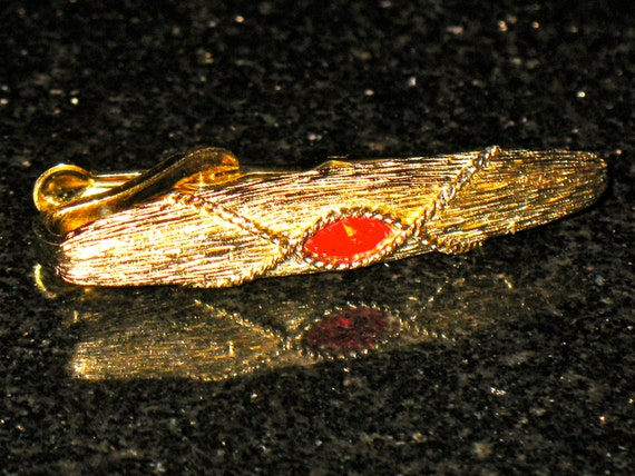 Vintage Red Marquis Rhinestone Heavy Gold Tone  T… - image 2