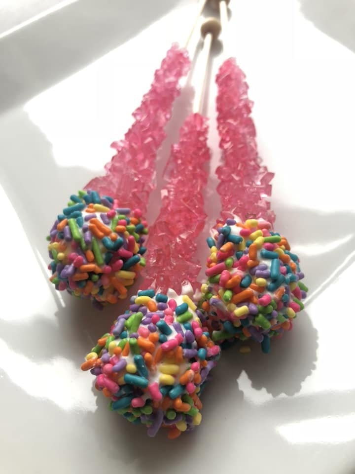 Bâtonnets de sucre rose à parsemer