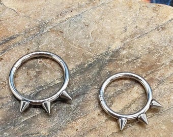 16g 8/10 hinged clickers, spiked hinged clicker, 1.2mm hinged clicker, silver hinged clicker, septum ring, spiked septum ring