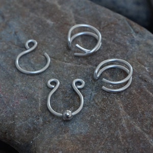 Juego de 4 piezas de joyería corporal falsa, orejeras, tabique falso, tragus falso, anillo de nariz falso, anillo de nariz doble