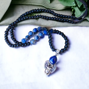 Verstellbare Halskette aus schwarzem Onyx, Sodalith und ägyptischem Skarabäus, Silber, Lapislazuli