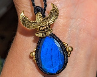 Pendant goddess Isis gold macrame faceted blue Labradorite